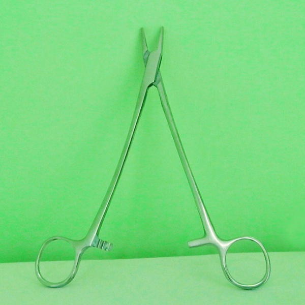 Needle holder